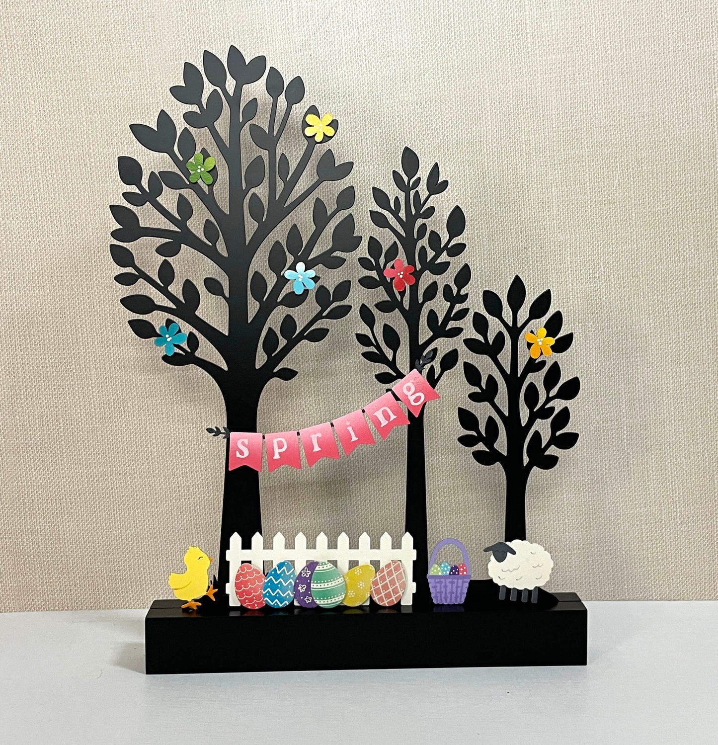 Magnetic trees to decorate with a wooden base